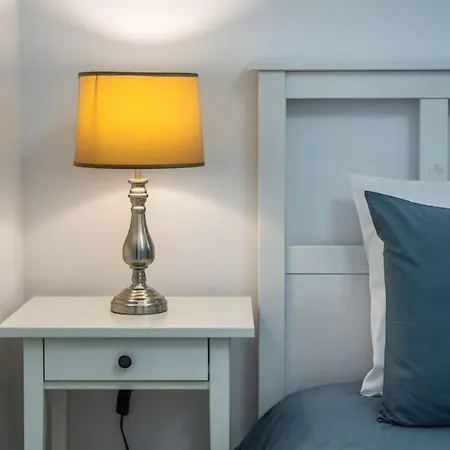Luxury Charm, 2br-2bh, Sleeps 6, Pool Table Apartamento *