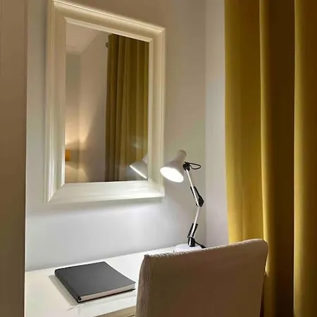 Apartment Luxury Charm, 2br-2bh, Sleeps 6, Pool Table *