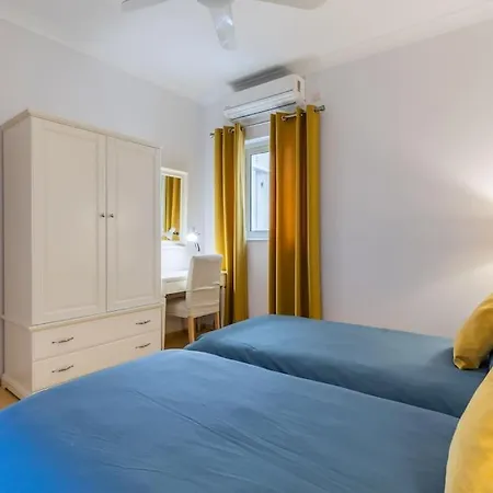 Luxury Charm, 2br-2bh, Sleeps 6, Pool Table Apartamento Sliema