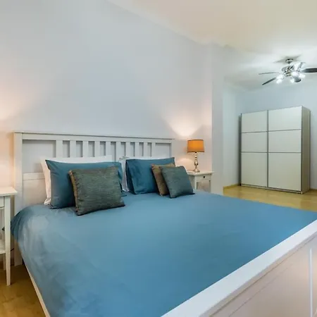 Apartment Luxury Charm, 2br-2bh, Sleeps 6, Pool Table