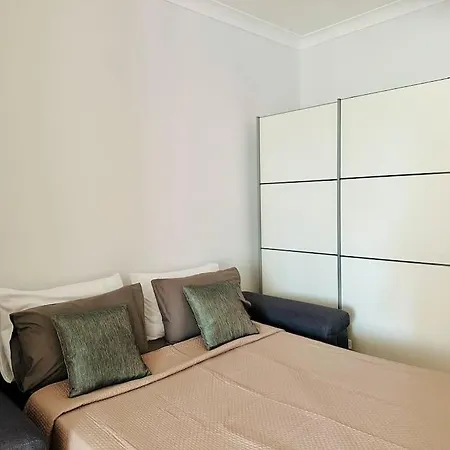 Apartment Luxury Charm, 2br-2bh, Sleeps 6, Pool Table Sliema