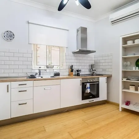 Luxury Charm, 2br-2bh, Sleeps 6, Pool Table Appartamento