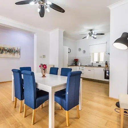 Apartment Luxury Charm, 2br-2bh, Sleeps 6, Pool Table