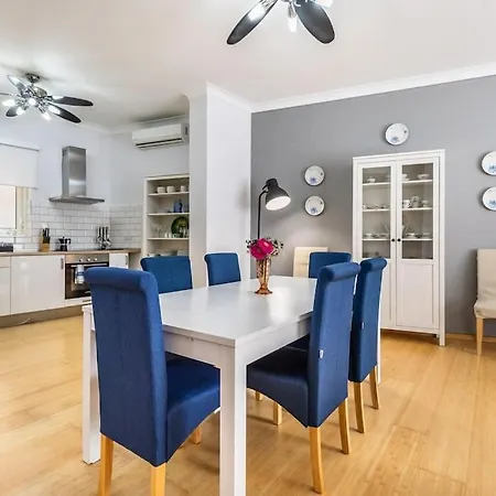 Luxury Charm, 2br-2bh, Sleeps 6, Pool Table *