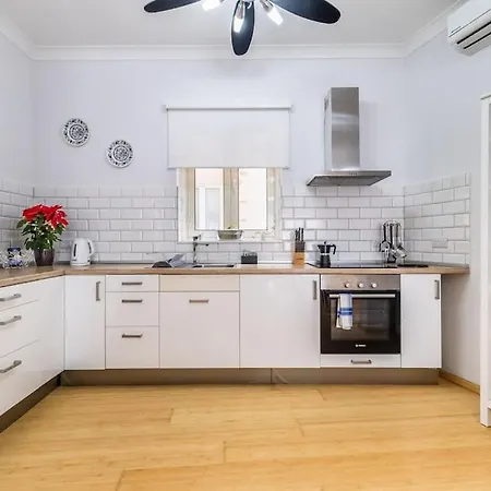 Luxury Charm, 2br-2bh, Sleeps 6, Pool Table *