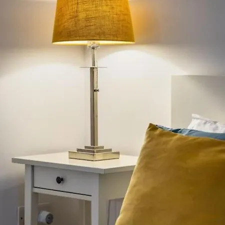 شقة Luxury Charm, 2br-2bh, Sleeps 6, Pool Table